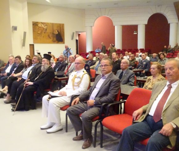 Εκδήλωση Στο Μνημείο Ευέλπιδων Στο Κολυμβάρι Και Παράδοση Χώματος Από Το Ακρωτήρι Της Σπάθας Του Δήμου Πλατανιά Στον Στρατιωτικό Ακόλουθο Της Αυστραλιανής Πρεσβείας Εκδήλωση Στο Μνημείο Ευέλπιδων Στο Κολυμβάρι Και Παράδοση Χώματος Από Το Ακρωτήρι Της Σπάθας Του Δήμου Πλατανιά Στον Στρατιωτικό Ακόλουθο Της Αυστραλιανής Πρεσβείας