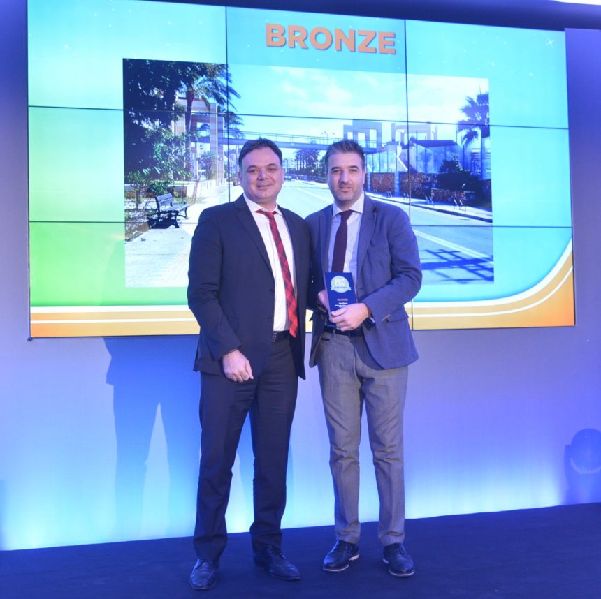 ΔΙΠΛΗ ΒΡΑΒΕΥΣΗ ΤΟΥ ΔΗΜΟΥ ΠΛΑΤΑΝΙΑ ΣΤΑ BEST CITY AWARDS!  Χρυσό βραβείο για τις συμμετοχικές πλατφόρμες ηλεκτρονικής διαβούλευσης και χάλκινο βραβείο για το έργο ανάπλασης πεζοδρομίων