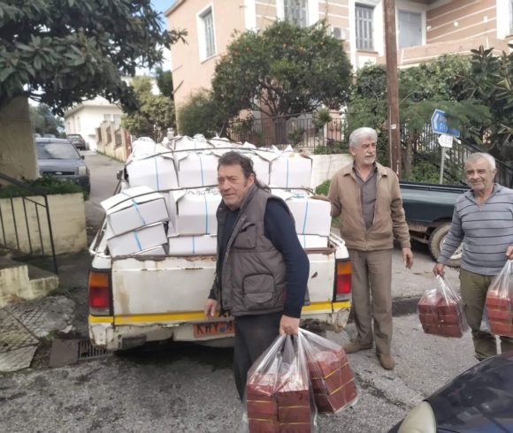 Διανομή τροφίμων στους δικαιούχους του Κοινωνικού Παντοπωλείου στο Δήμο Πλατανιά Διανομή τροφίμων στους δικαιούχους του Κοινωνικού Παντοπωλείου στο Δήμο Πλατανιά