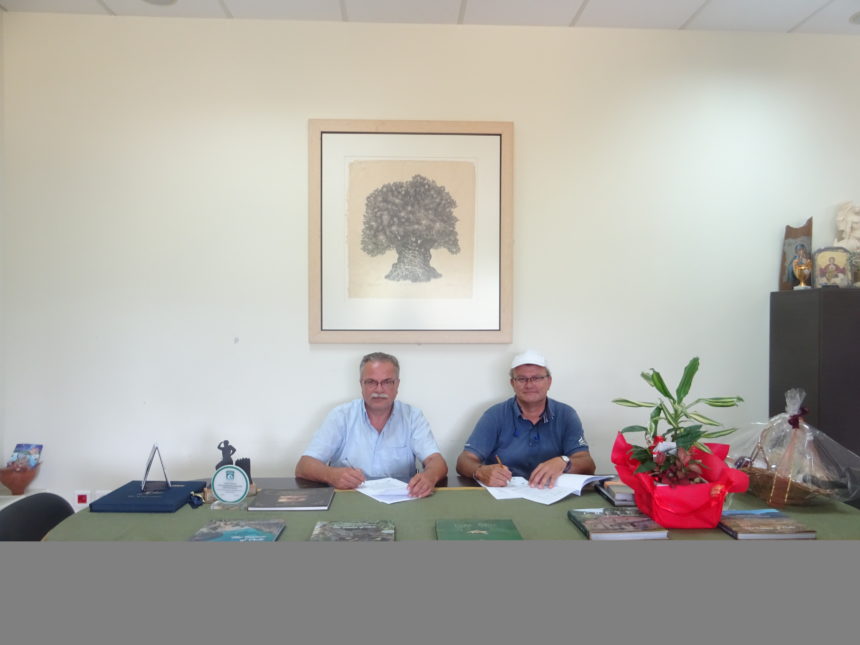 Υπογραφή Σύμβασης Έργου οδοποιίας ΑΣΤΡΙΚΑΣ -ΜΕΣΟΝΗΣΙ Δήμου Πλατανιά Υπογραφή Σύμβασης Έργου οδοποιίας ΑΣΤΡΙΚΑΣ -ΜΕΣΟΝΗΣΙ Δήμου Πλατανιά