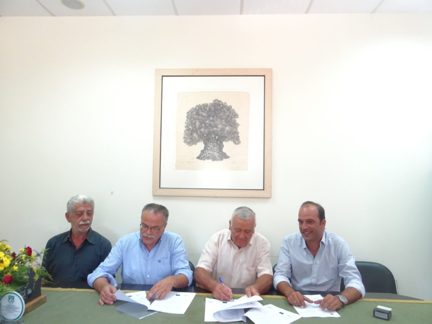 DSC01761 Υπογράφηκε σήμερα η Σύμβαση του έργου “ Επέκταση Βελτίωση Λιμένα Κολυμβαρίου Π.Ε.Χανίων , Π.Υ.“5.645.161,29€” προ ΦΠΑ