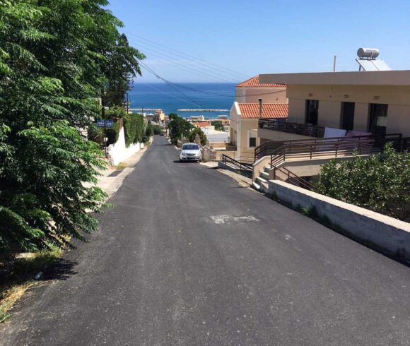 Ολική Ανακατασκευή Οδού Με Τοποθέτηση Και Νέου Ασφαλτοτάπητα, Στον Οικισμό Γριμπιλιανών Της Δε Κολυμβαρίου Του Δήμου Πλατανιά