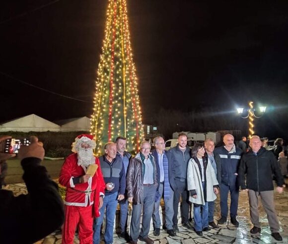 Φωταγώγηση Χριστουγεννιάτικου Δένδρου, στο Γεράνι Δήμου Πλατανιά Φωταγώγηση Χριστουγεννιάτικου Δένδρου, στο Γεράνι Δήμου Πλατανιά