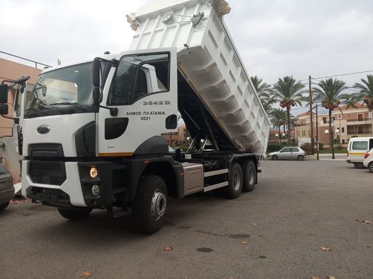 Ενίσχυση με τριαξονικό του στόλου οχημάτων του Δήμου Πλατανιά Ενίσχυση με τριαξονικό του στόλου οχημάτων του Δήμου Πλατανιά