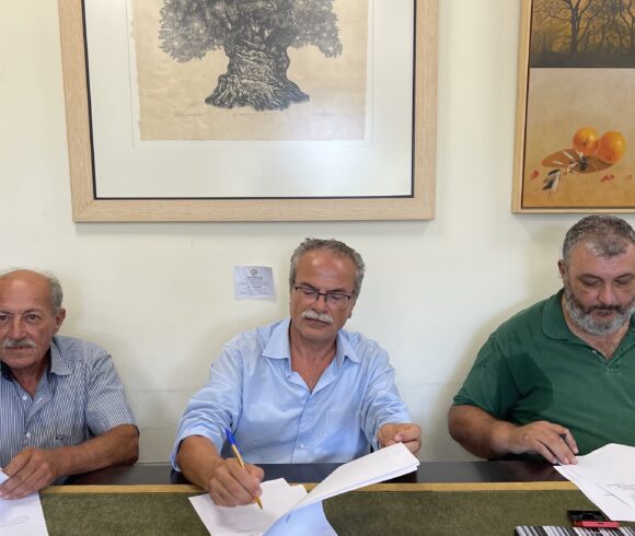 Υπογραφή σύμβασης Δημιουργία  παιδικής χαράς στην  Τ.Κ. Γερανίου και Βελτίωση οδοποιίας  στην ΤΚ Κοντομαρί, συνολικού προϋπολογισμού μελέτης 140.000,00€  ”, στο Δήμο Πλατανιά.